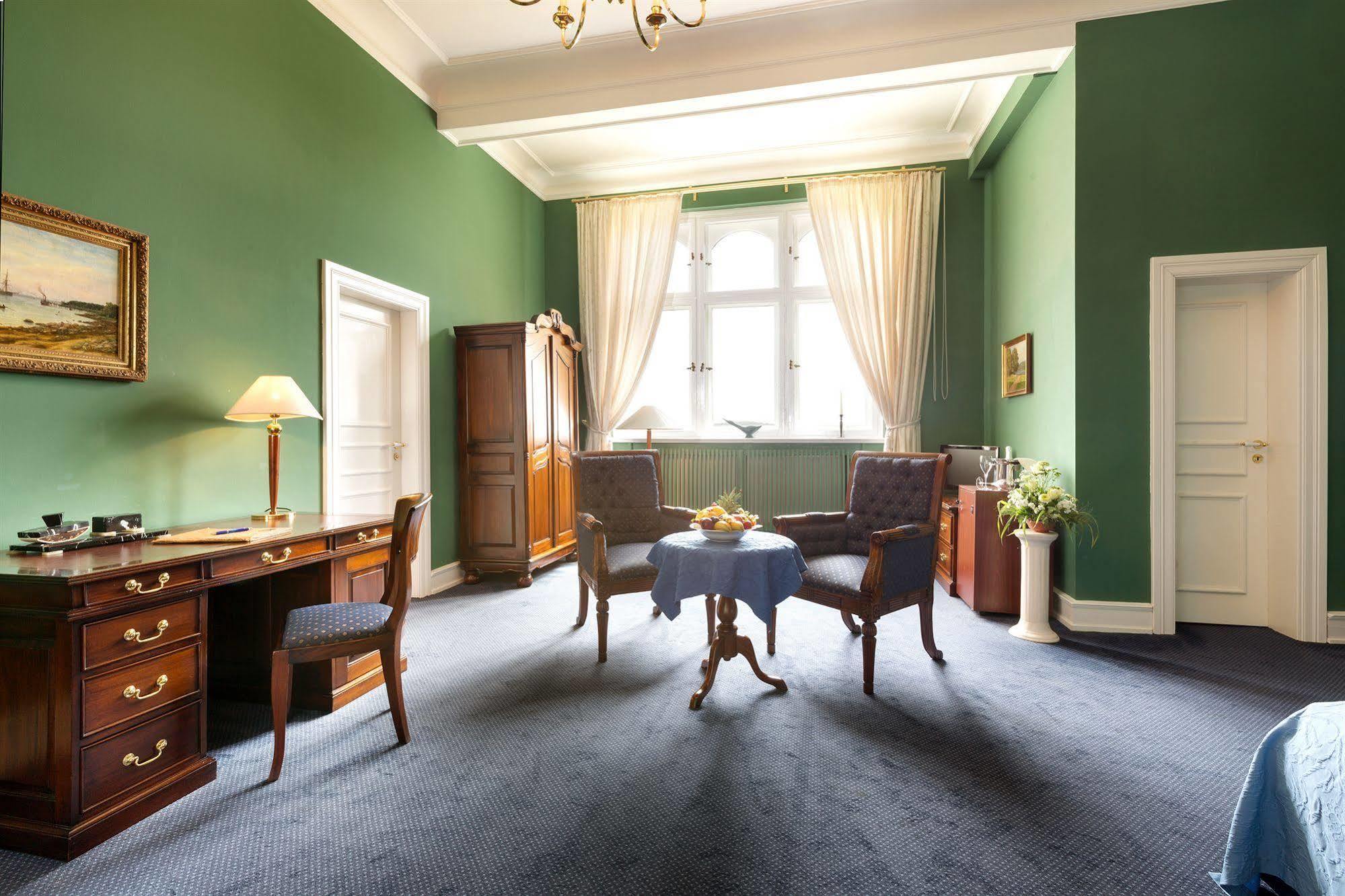 Schlosshotel Ralswiek Buitenkant foto